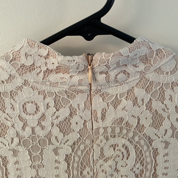 Lace short sleeved dress - Picture 11 of 16